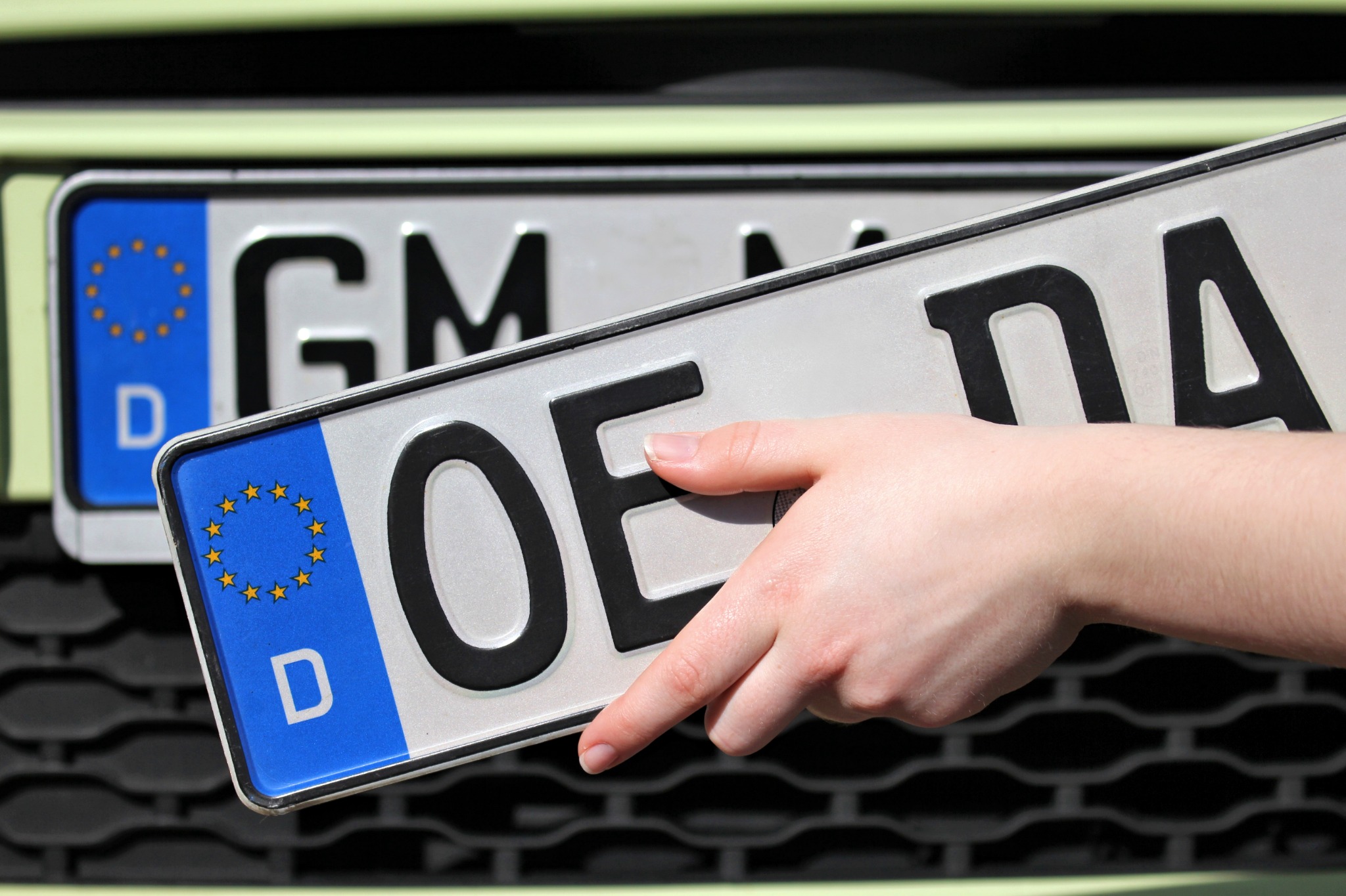 Deutsches Kennzeichen am Fahrzeug